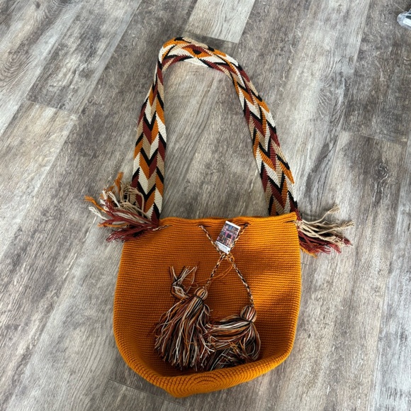 NWT! Colombian Mochila Wayuu Unicolor Rusty Yellow Woven Bucket Shoulder Bag - Picture 8 of 9